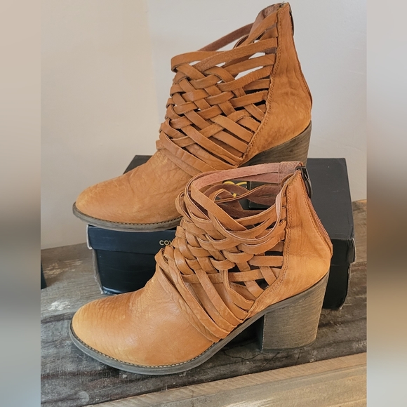 Free People Shoes - Free People Tan Leather Heeled Ankle Boots booties Womens size 41 or 10 1/2